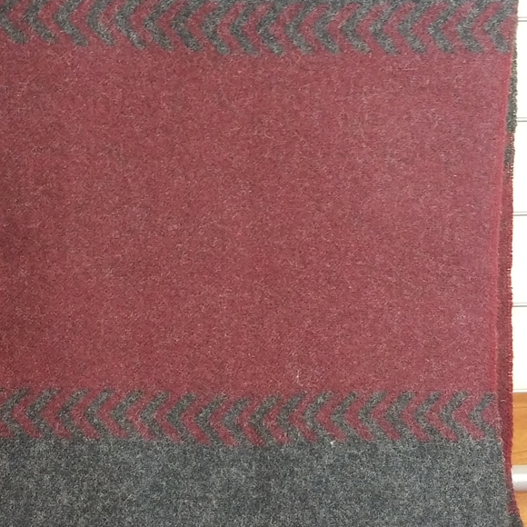 Perry Ellis Men's Scarf - Picture 4 of 4